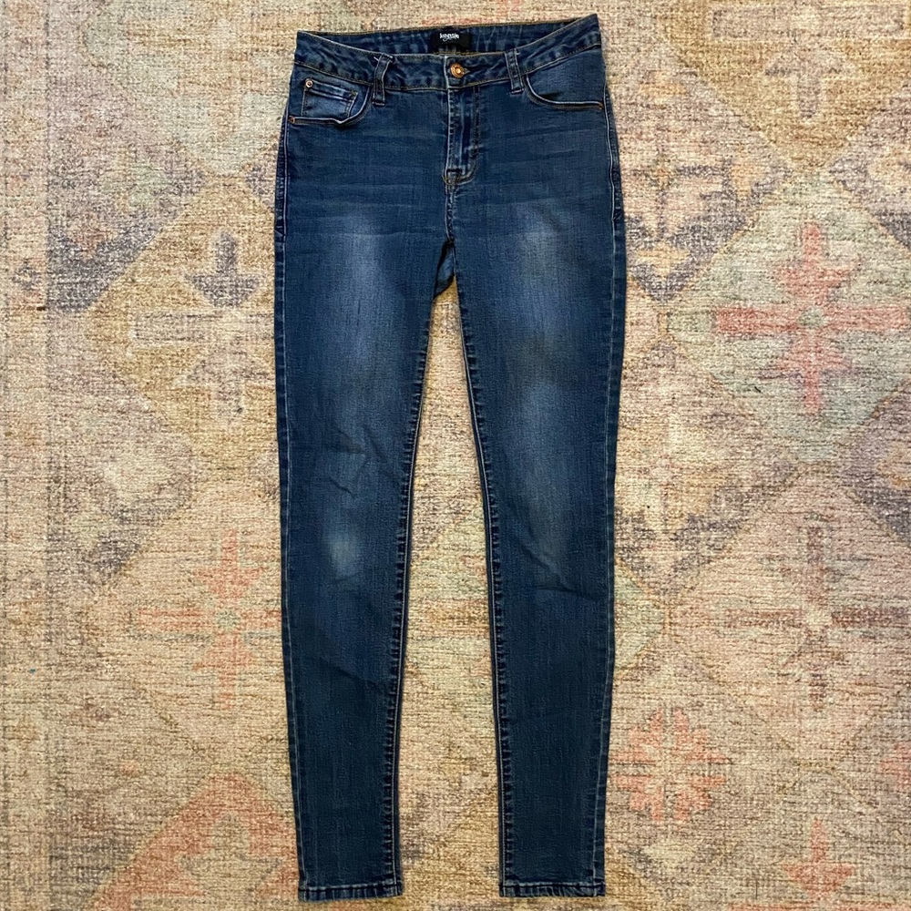Kensie Knockout Skinny Jeans in Medium Wash